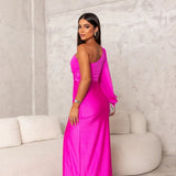 Bassins – Robe en Satin avec Design Asymétrique et Fente