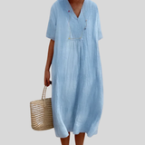 Robe en lin bleu ciel avec décolleté en V