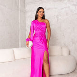 Bassins – Robe en Satin avec Design Asymétrique et Fente