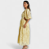 Robe élégante avec des détails délicats