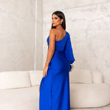 Bassins – Robe en Satin avec Design Asymétrique et Fente