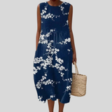 Robe bleu foncé avec des fleurs de cerisier