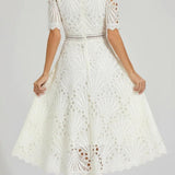 Commugny – Robe Midi en Dentelle avec Découpes Discrètes
